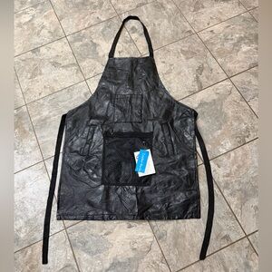 NWT Leather That Works Black Leather
Apron with Pockets size 23”*31”